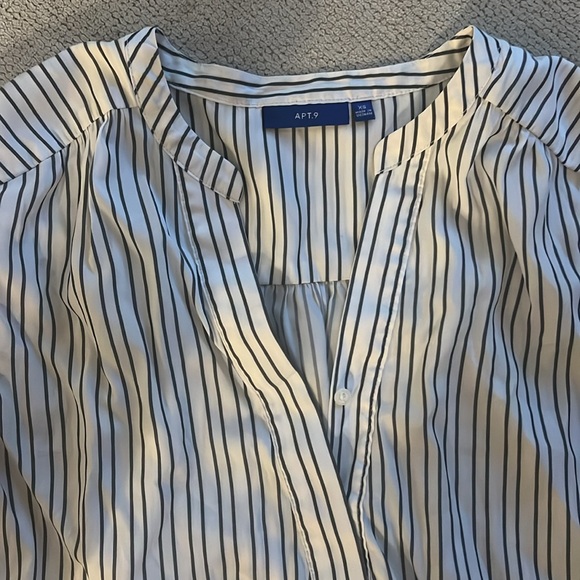 Apt 9 striped blouse perfect for work - Picture 2 of 5
